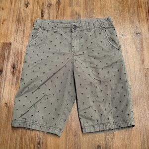 3/27$ H&M Kids Olive Green Palm Print Shorts size 11-12Y